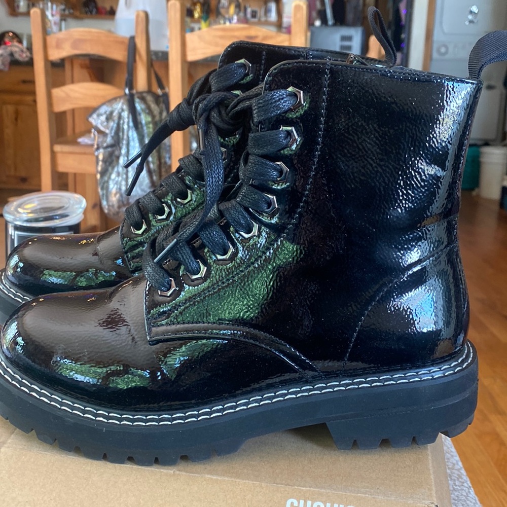 Black patent leather cushionaire memory foam call away 8.5